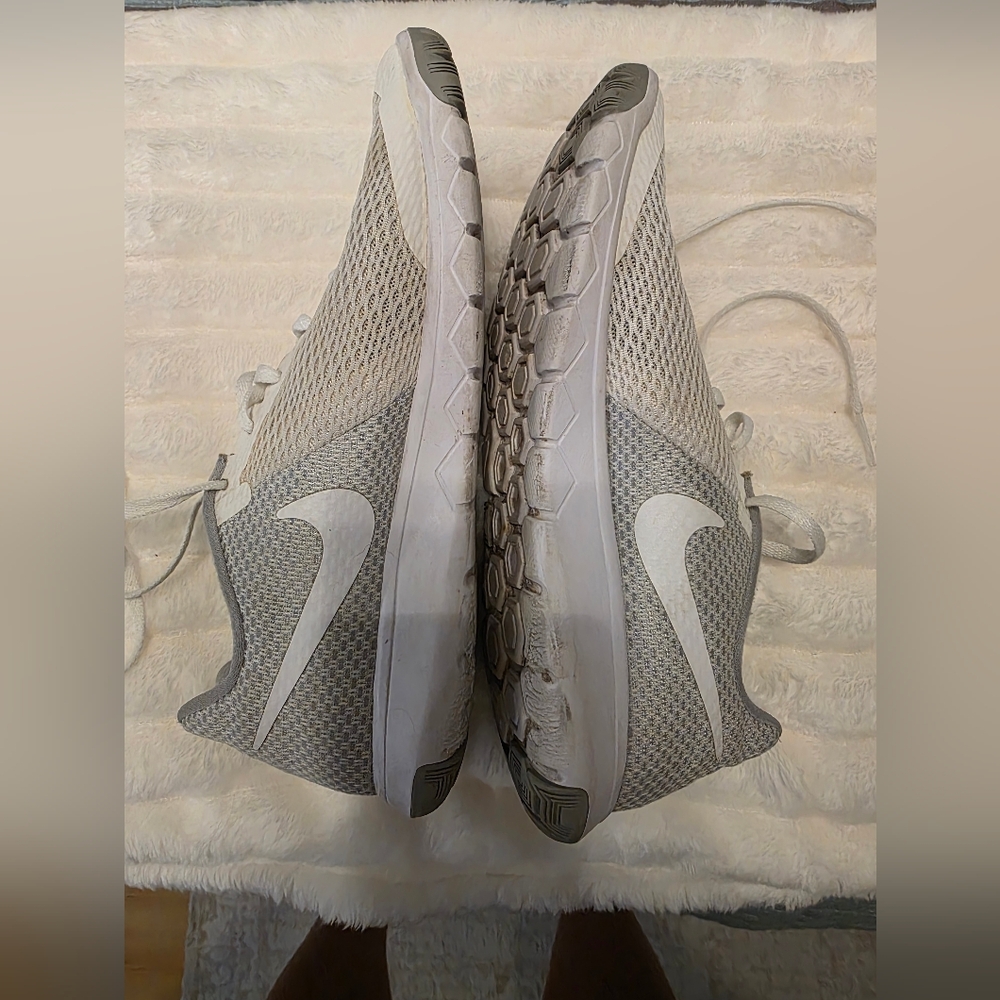 Nike Women's FLEX Experience Run Sneakers - Picture 8 of 11